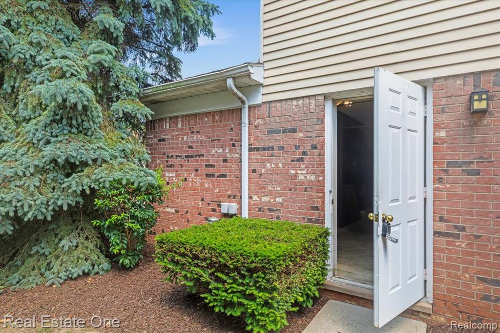 5291 Highland Road, 104, Waterford, MI 48327 — Photo 22
