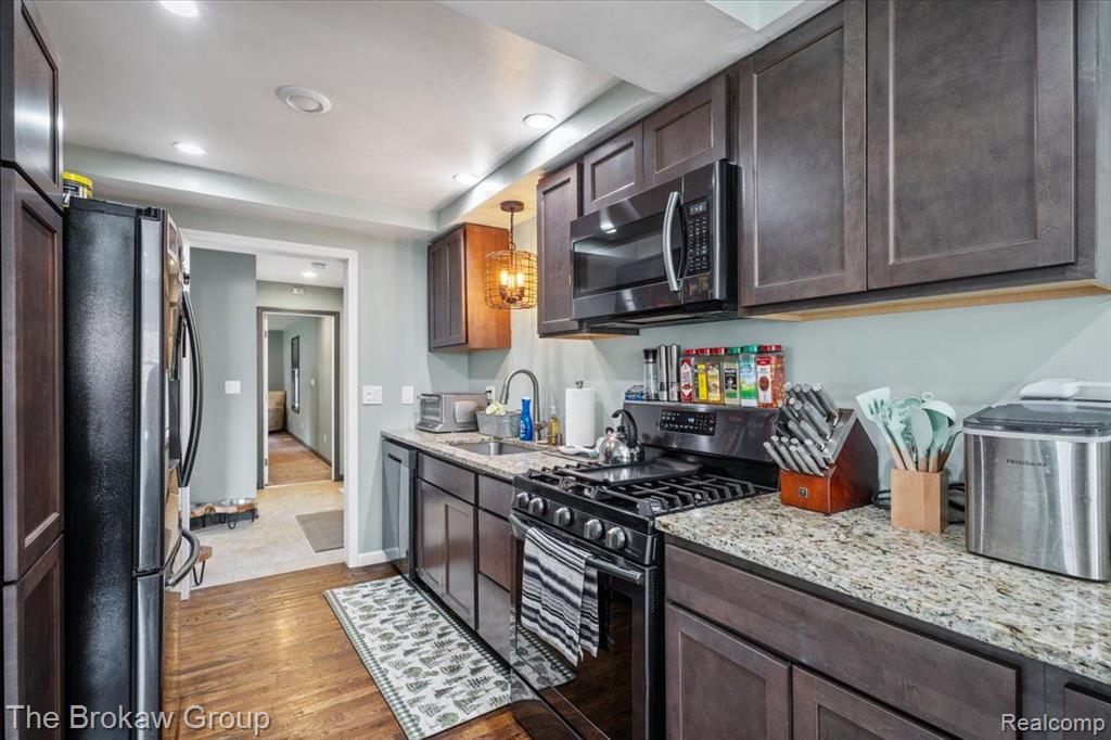4145 HILLCREST Drive, Warren, MI 48092 — Photo 25