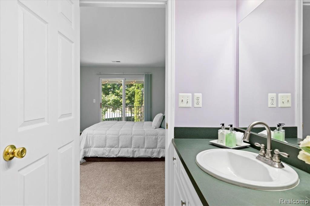 4361 BERKSHIRE Drive, Sterling Heights, MI 48314 — Photo 24