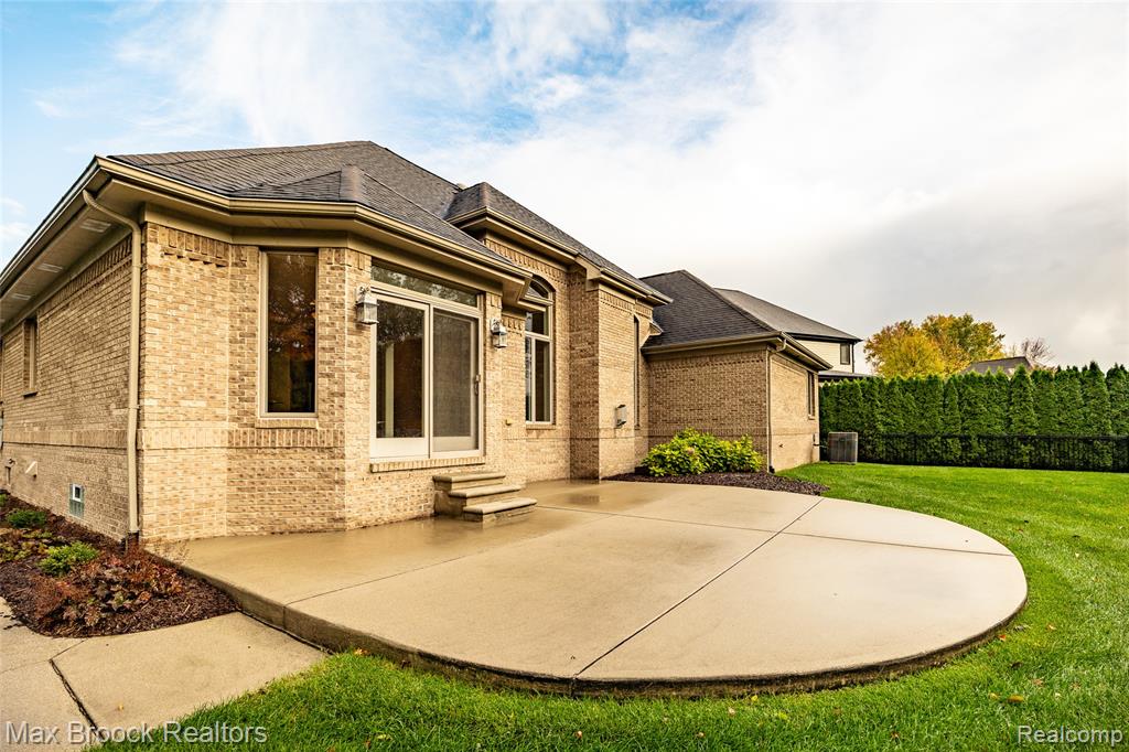 52221 Chickadee, Shelby Twp, MI 48315 — Photo 8