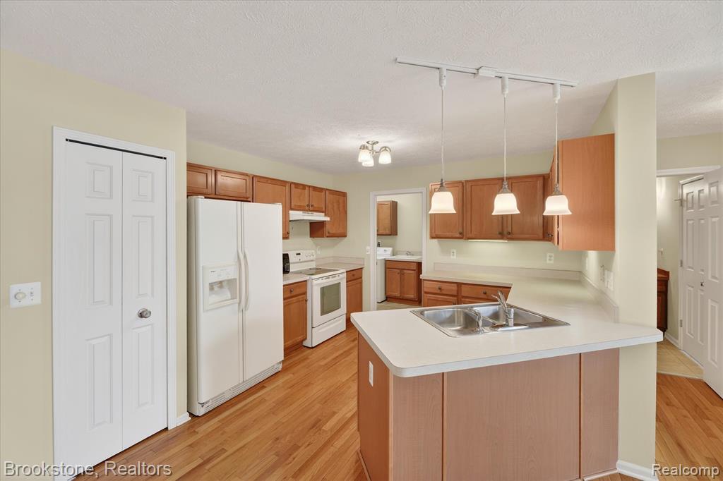 986 Spirea, 44, Howell, MI 48843 — Photo 14