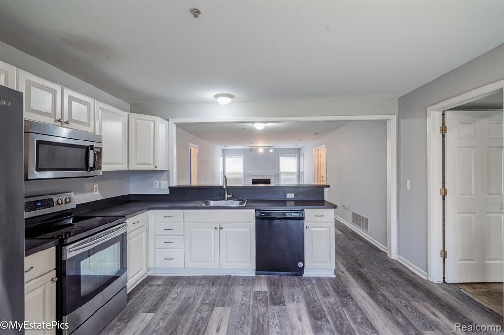28231 CARLTON WAY Drive, Novi, MI 48377 — Photo 12