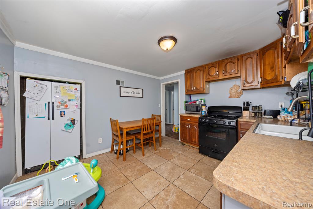 8251 STATE PARK, Center Line, MI 48015 — Photo 12