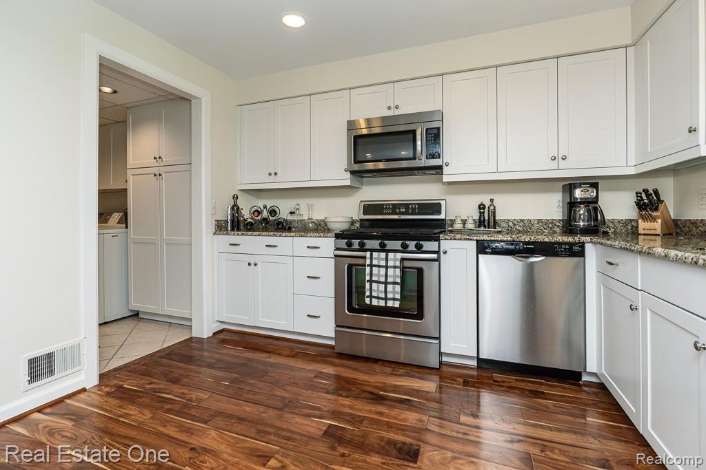 4644 Charest Avenue, Waterford, MI 48327 — Photo 21
