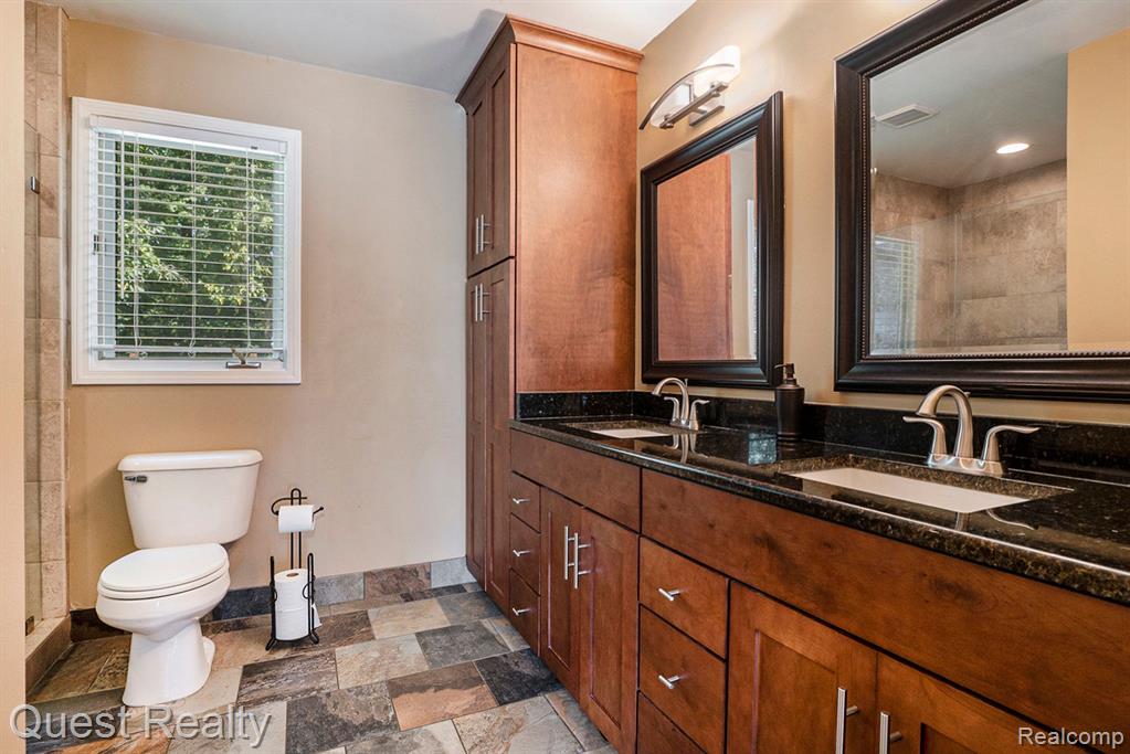 5780 GARNET Circle, Clarkston, MI 48348 — Photo 18
