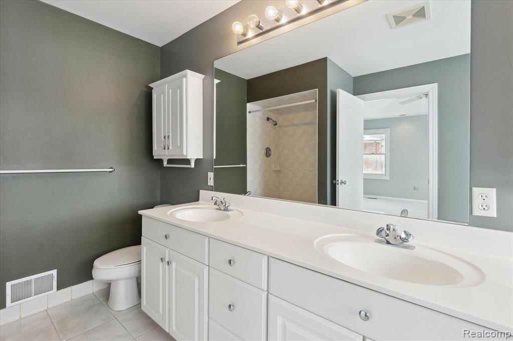 6615 GREENE HAVEN Drive, Clarkston, MI 48348 — Photo 30