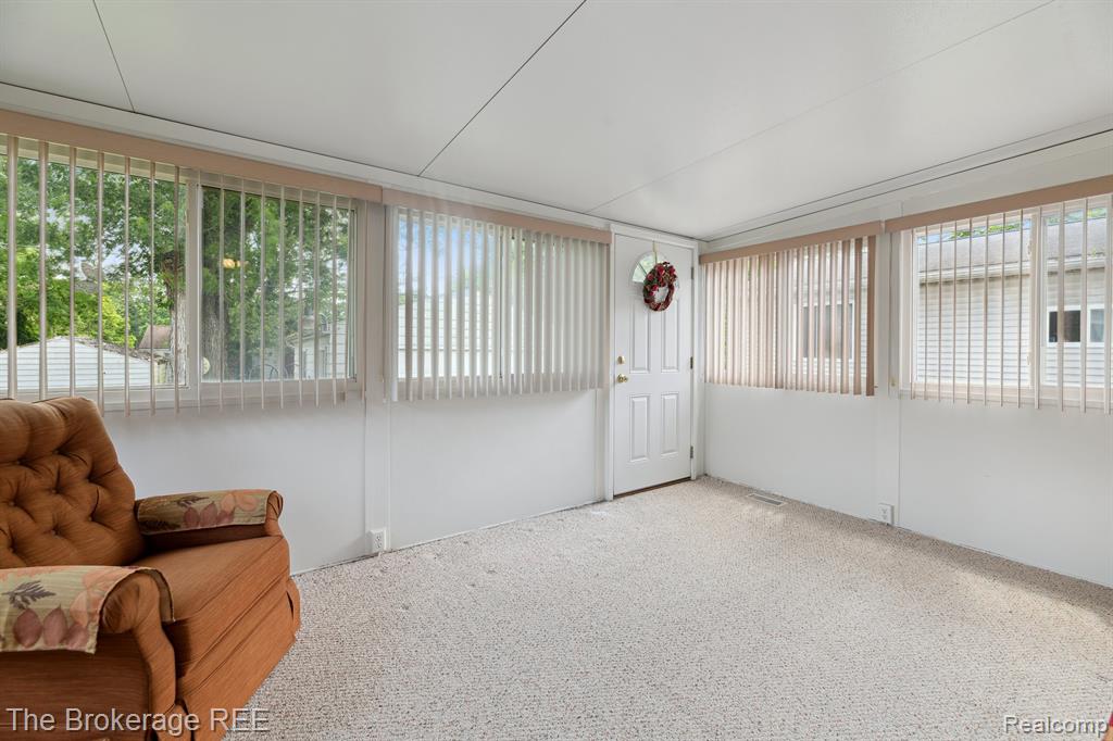 812 E Atherton Road, Flint, MI 48507 — Photo 15