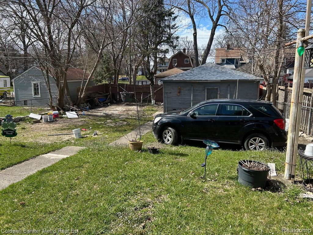 669 N PERRY Street, Pontiac, MI 48342 — Photo 10
