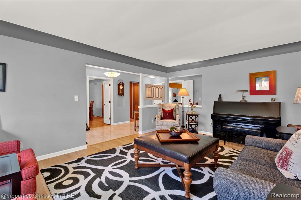 5753 CHERRY CREST Drive, West Bloomfield, MI — Photo 9