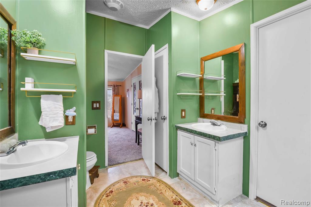 2330 CHARTER OAK Court, Newport, MI 48166 — Photo 34