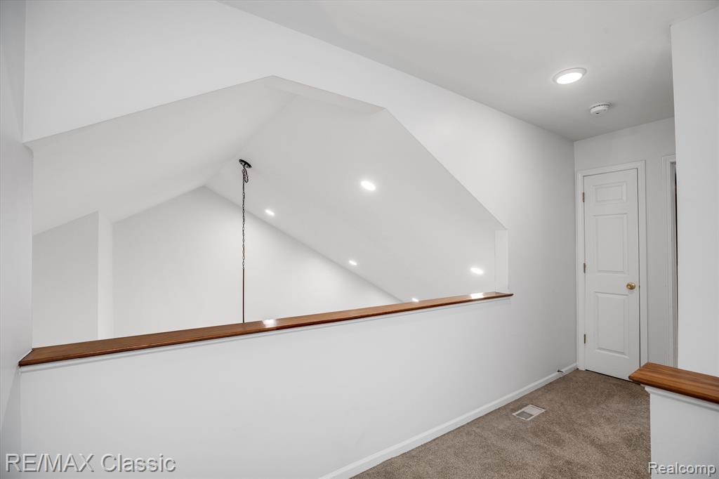 916 VILLAGE Way, South Lyon, MI 48178 — Photo 23