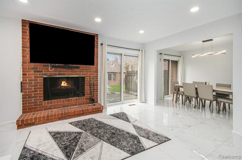 3045 Lindenwood Drive, Dearborn, MI 48120 — Photo 5