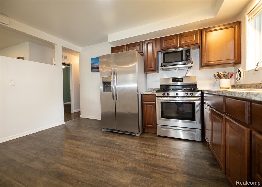853 E Lincoln Avenue, Madison Heights, MI 48071 — Photo 11