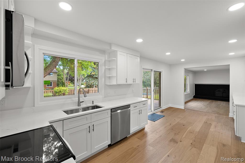 5362 Hertford Drive, Troy, MI 48085 — Photo 5