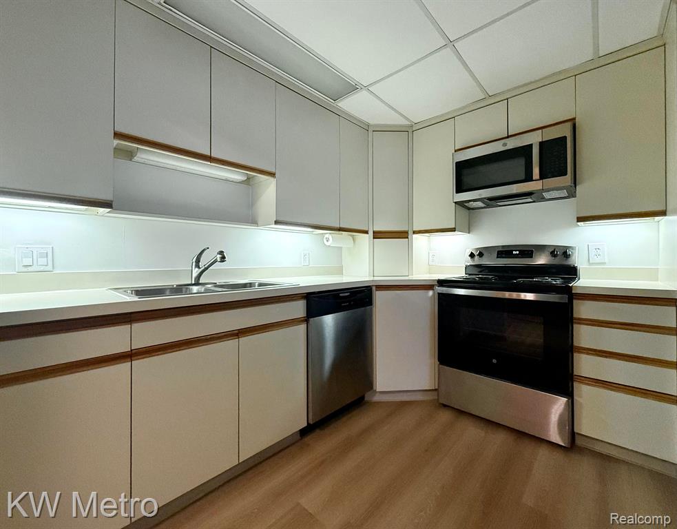 969 GREENVIEW, Rochester Hills, MI 48307 — Photo 11