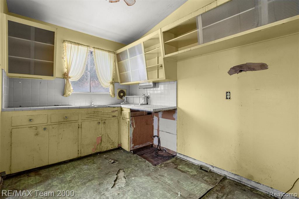 15211 Joan Street, Oak Park, MI 48237 — Photo 15