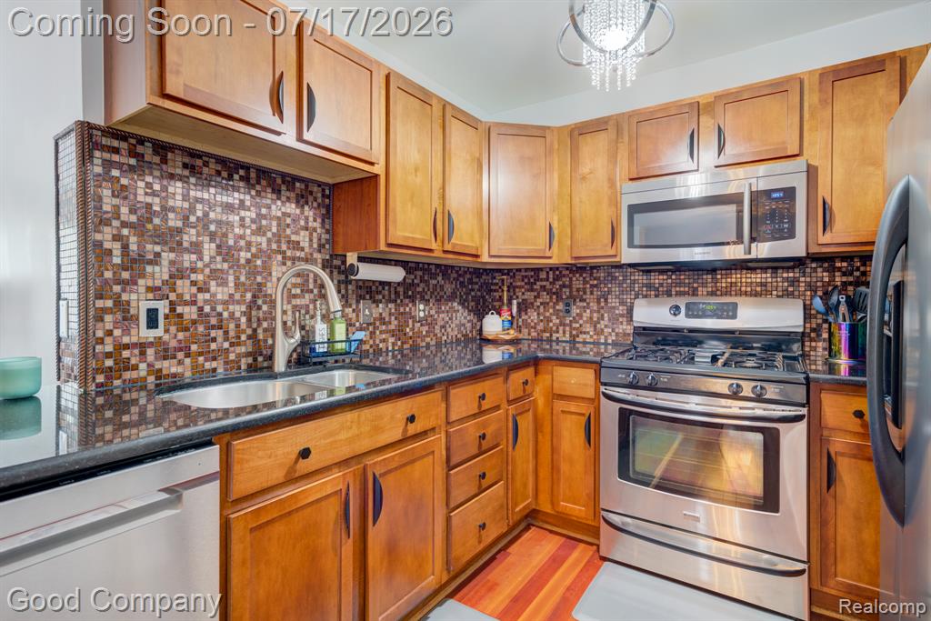 53041 Providence Drive, Utica, MI 48316 — Photo 17
