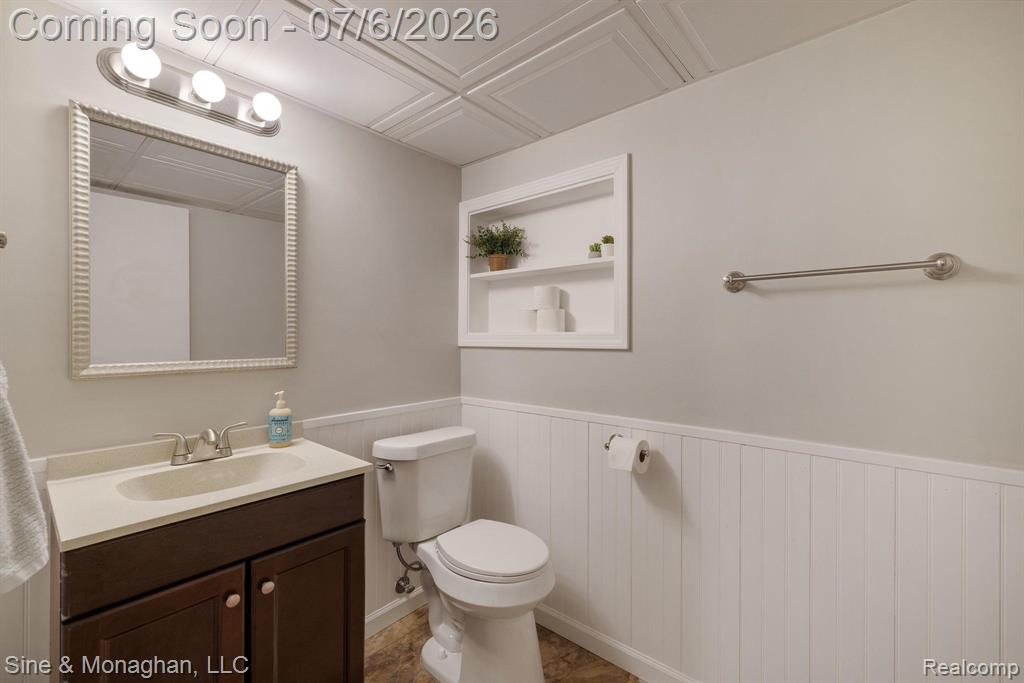 977 ROSLYN Road, Grosse Pointe Woods, MI 48236 — Photo 30