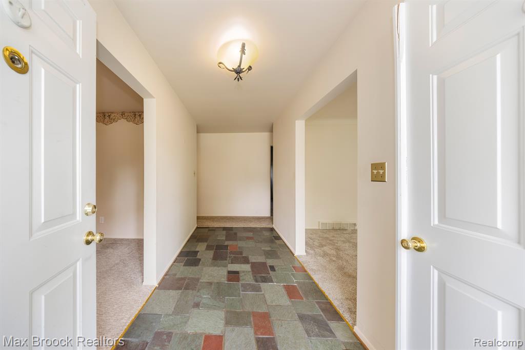 4025 Auburn Drive, Royal Oak, MI 48073 — Photo 3