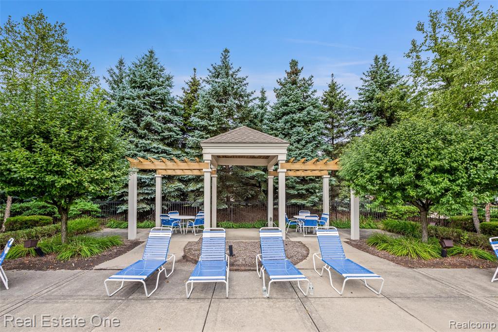 4104 Chesapeake Circle, Walled Lake, MI 48390 — Photo 23