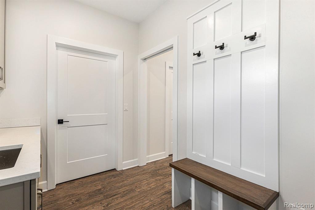 9693 BEVERLY Drive, Lakeland, MI — Photo 12