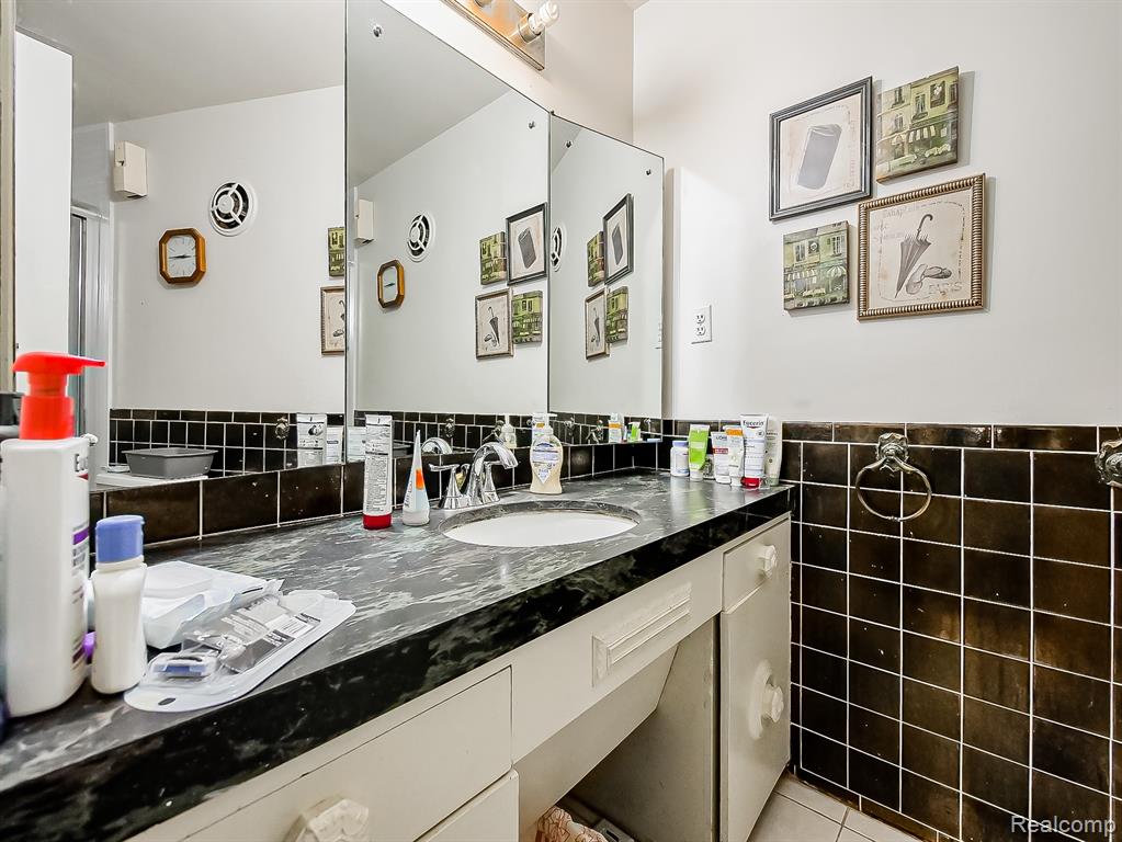 6775 Cedarbrook Drive, Bloomfield Hills, MI 48301 — Photo 18