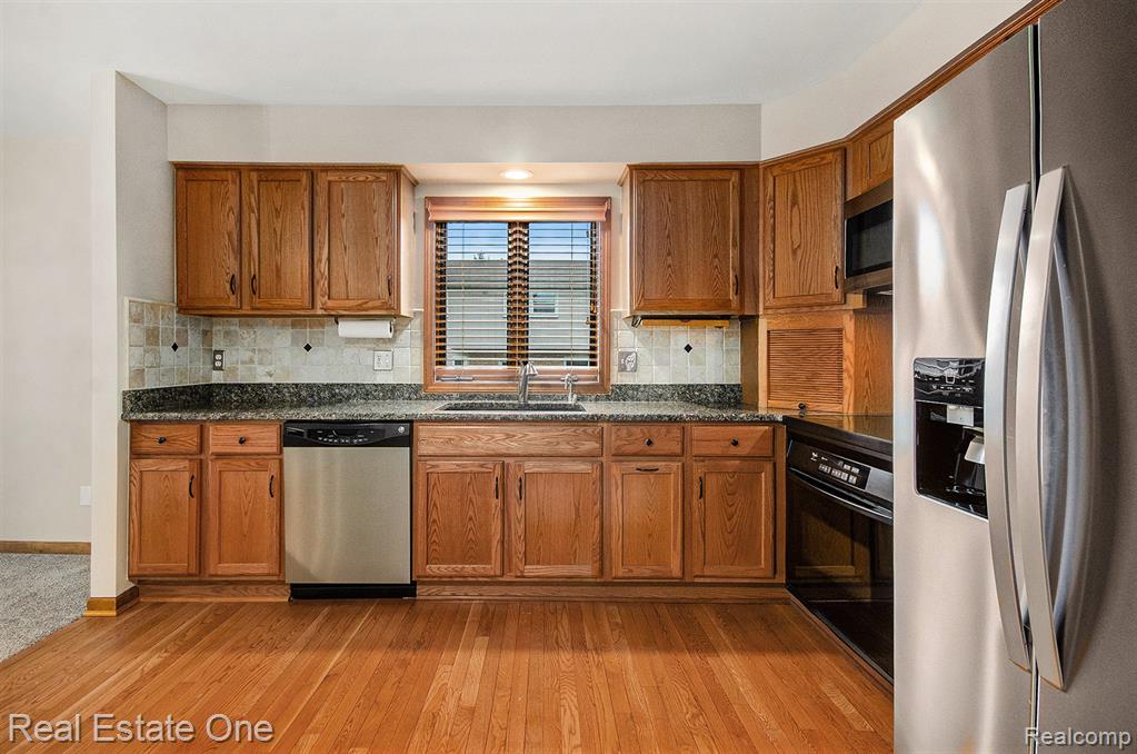 6281 Quaker Hill Drive, West Bloomfield, MI — Photo 13