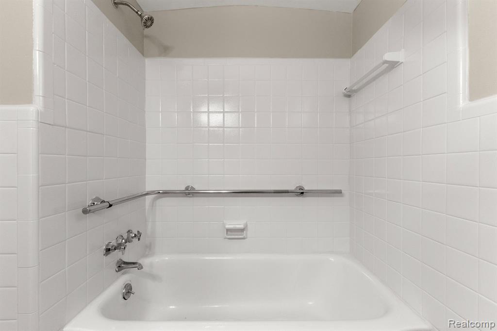 7011 ROSEMARY Street, Dearborn Heights, MI 48127 — Photo 16