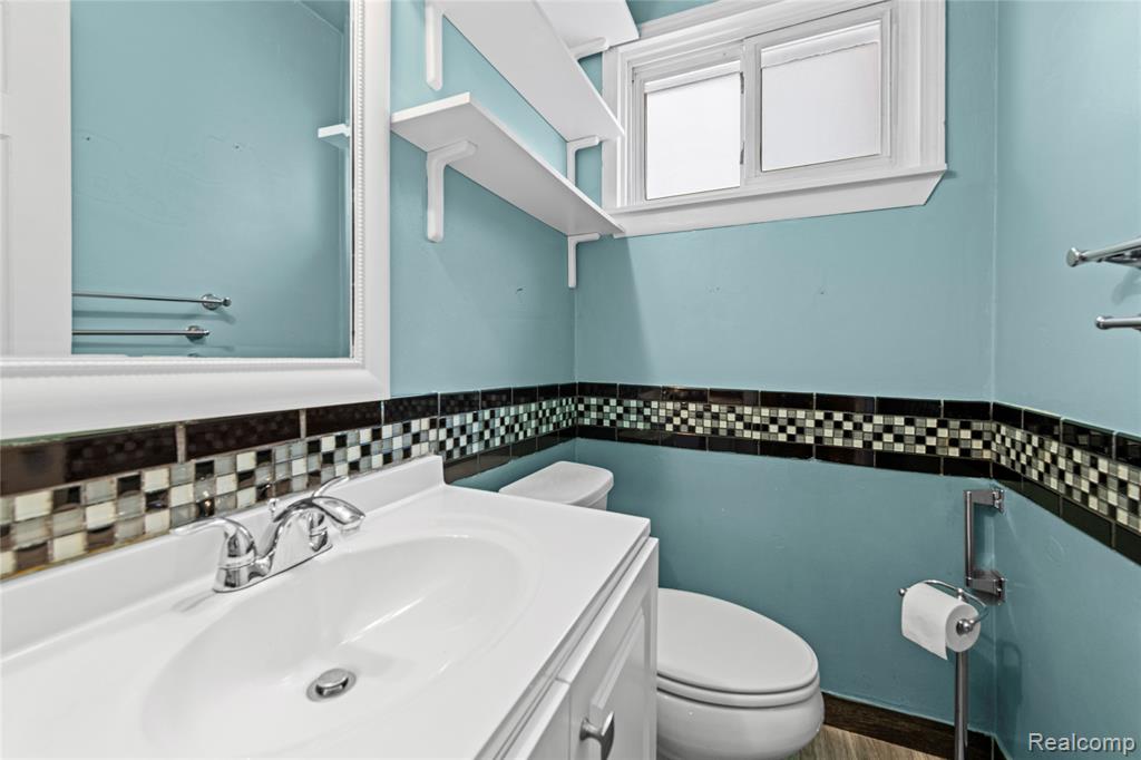 22356 Woodstock Court, Woodhaven, MI 48183 — Photo 19
