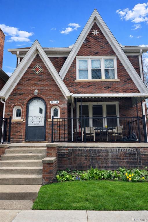 884 Beaconsfield Avenue, Grosse Pointe, MI 48230 — front exterior