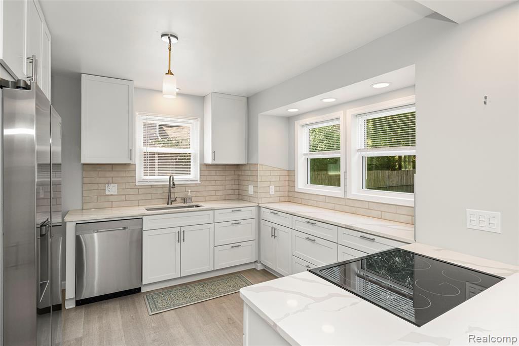 26021 Berkley Avenue, Huntington Woods, MI — Photo 9