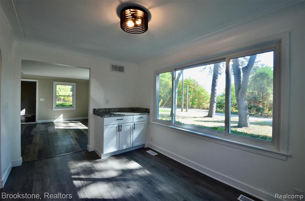 7565 Old Pond Drive, Clarkston, MI 48348 — Photo 8