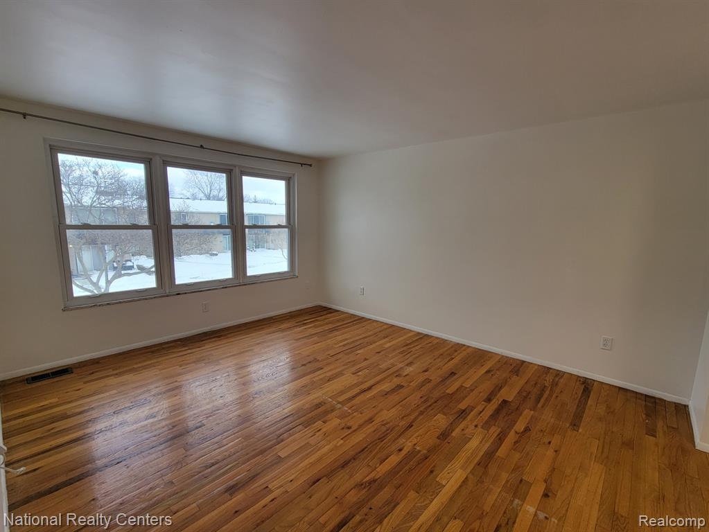 8249 KENNEDY Circle, Warren, MI 48093 — Photo 14