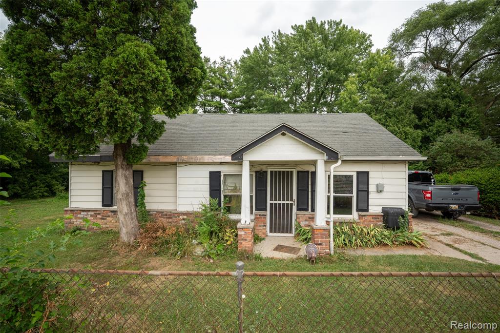 22211 Grandy Street, Clinton Twp, MI 48035