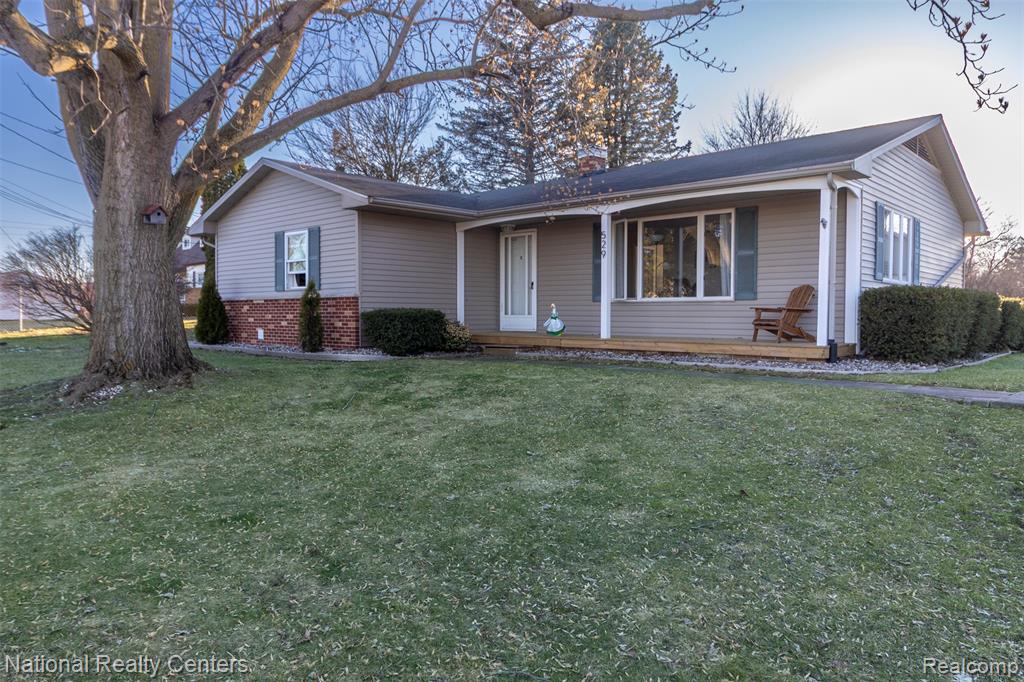 529 N Watkins, Perry, MI 48872 — front exterior