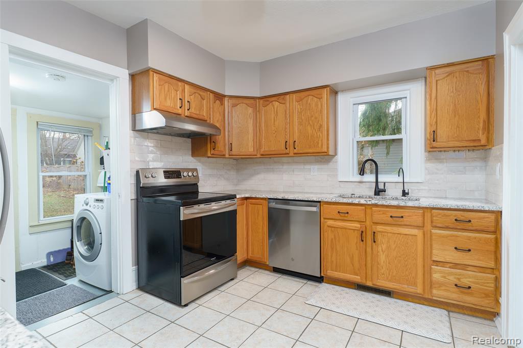 407 S Cedar Street, Williamston, MI 48895 — Photo 6