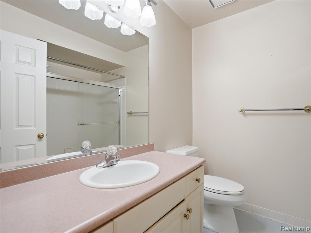 426 Oak Run Court, Royal Oak, MI 48073 — Photo 20