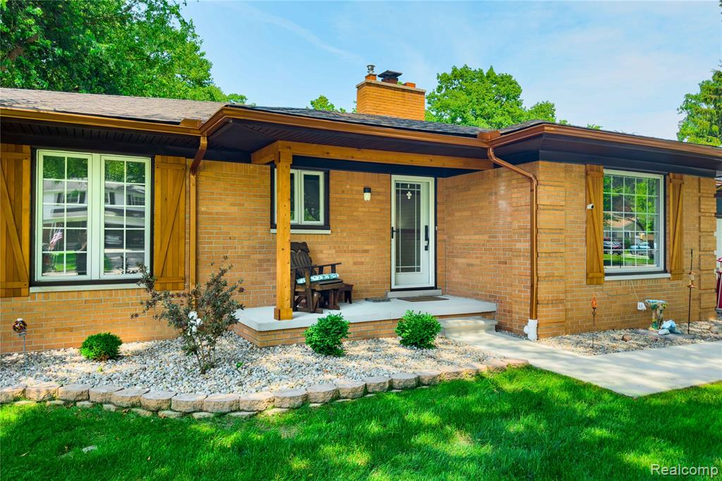 8366 Glengarry Road, Grosse Ile, MI 48138 — Photo 5