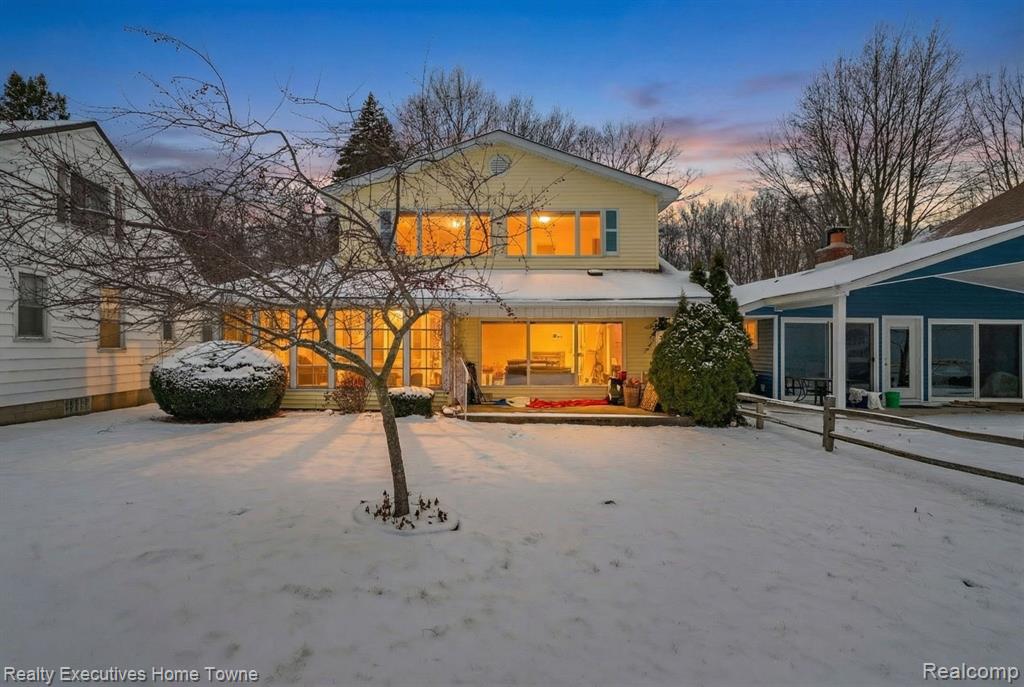 5430 Lakeshore Road, Fort Gratiot, MI 48059 — front exterior