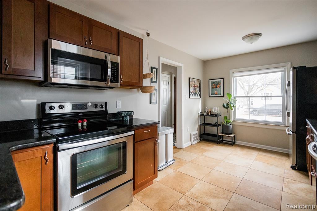 722 S Rembrandt Avenue, Royal Oak, MI 48067 — Photo 7