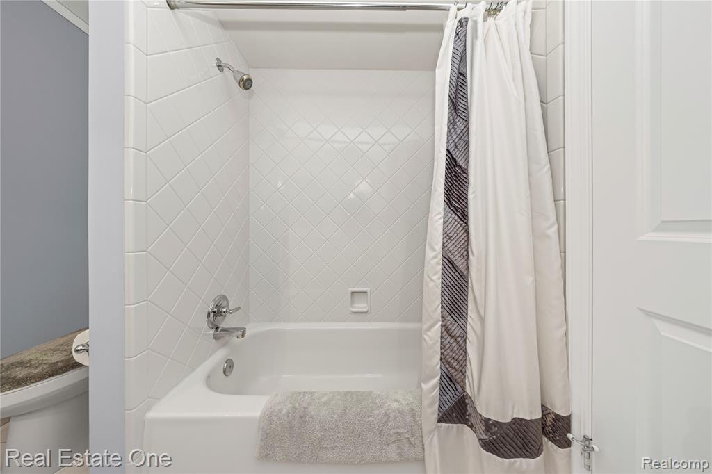 5487 Boros Drive, Troy, MI 48085 — Photo 30