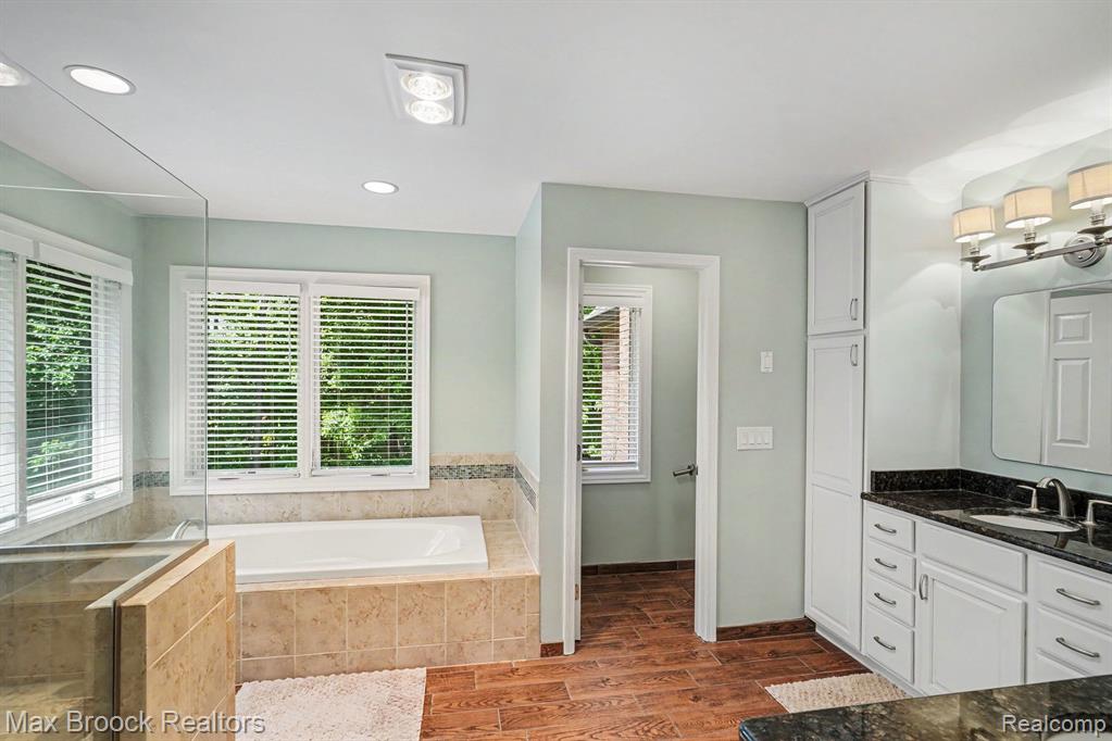 1300 Oak Hollow Drive, Milford, MI 48380 — Photo 22