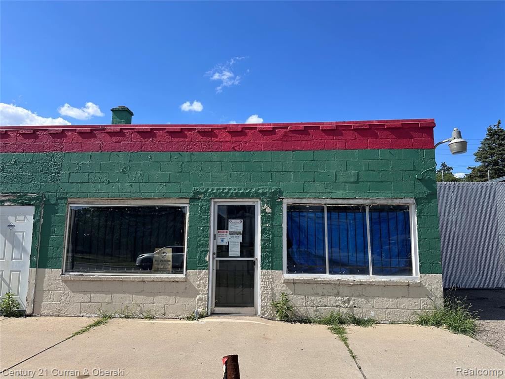 20854 W 8 Mile Road, Southfield, MI 48075