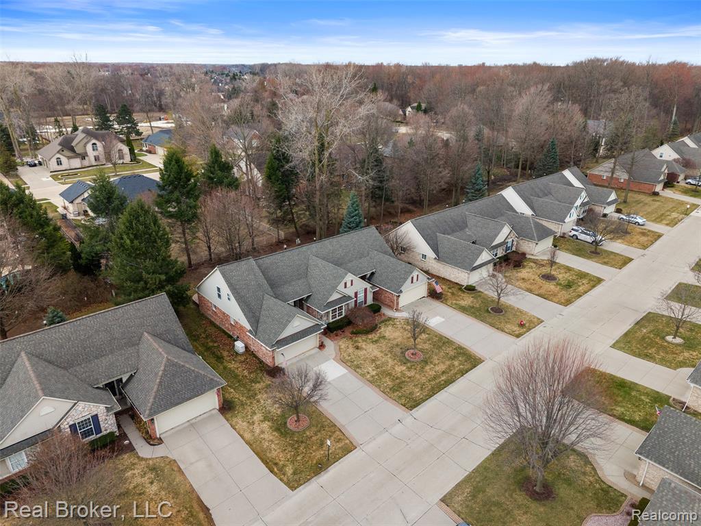 5776 Woodview Drive, 6, Sterling Heights, MI 48314 — Photo 31