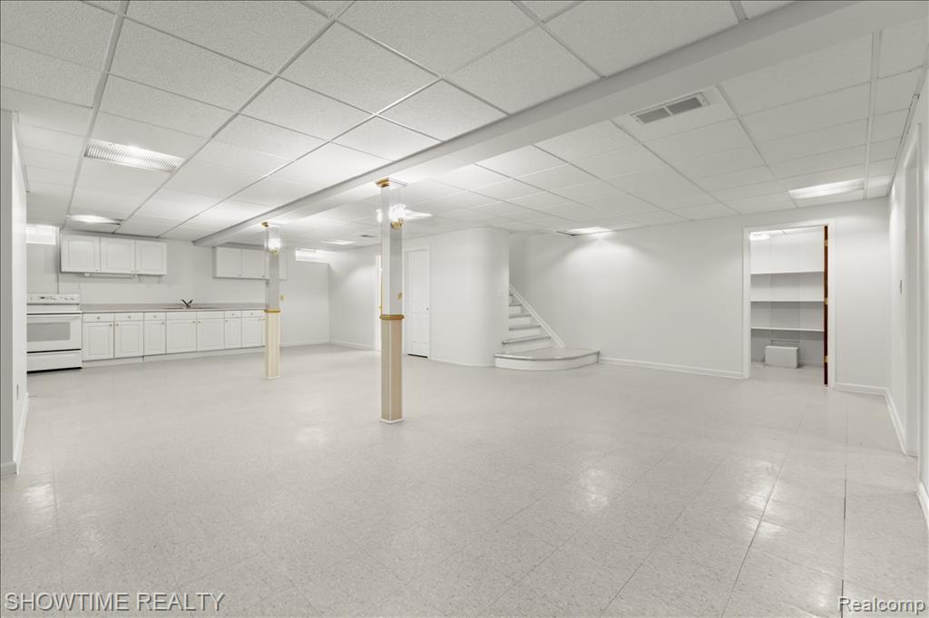 46132 Royal Drive, Chesterfield, MI — Photo 32