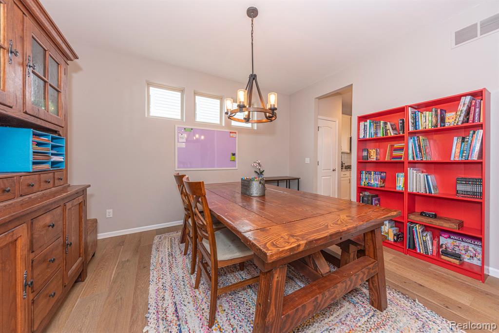 806 LAKE WOODS Drive, Canton, MI 48188 — Photo 10