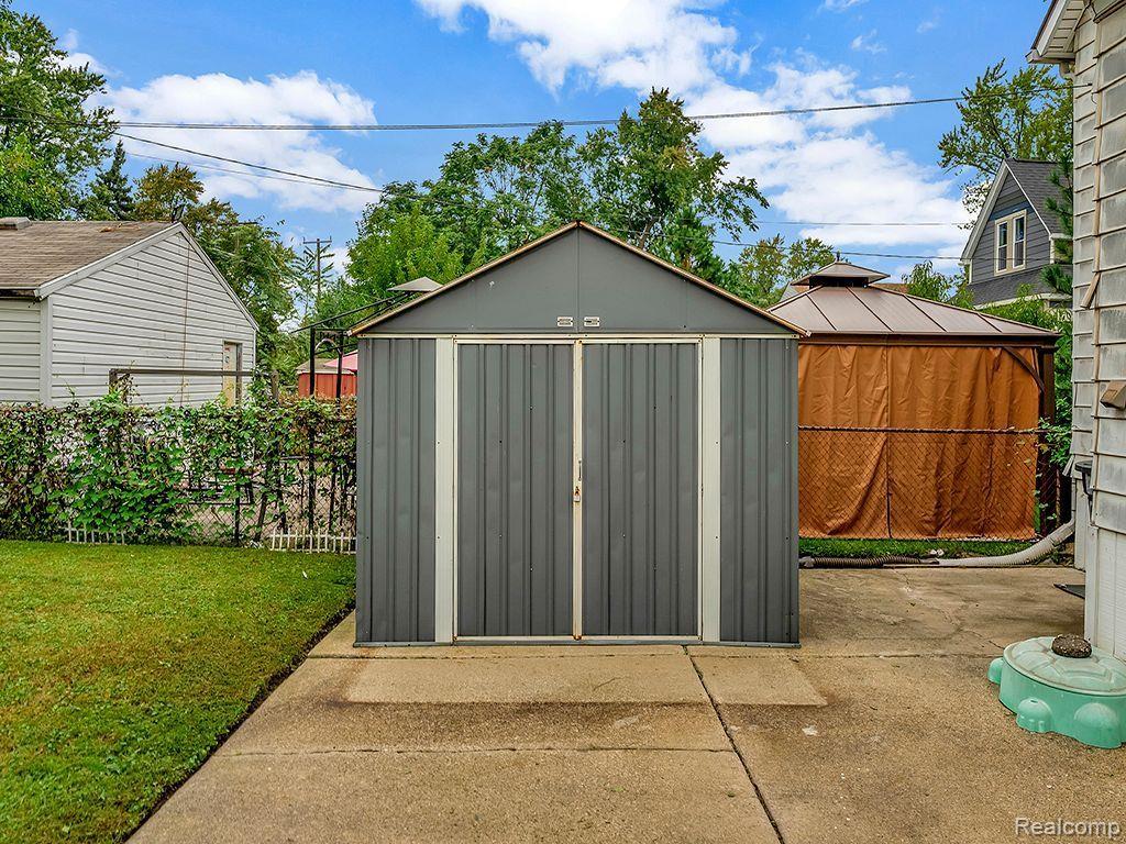 1041 LEWERENZ Street, Detroit, MI 48209 — Photo 16