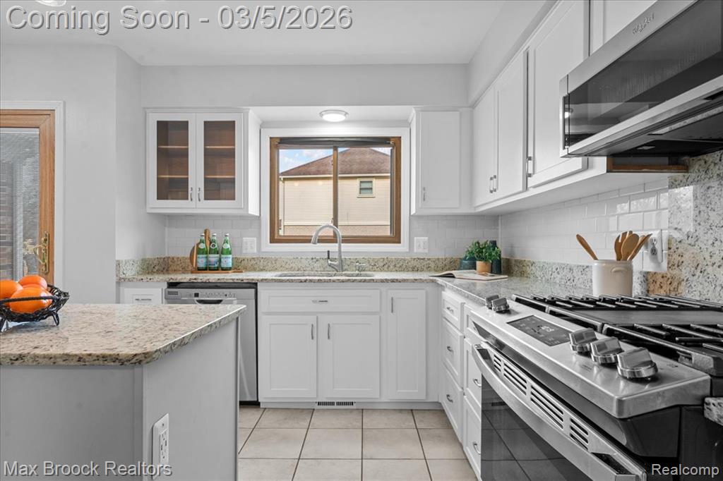 20237 Southampton Drive, Livonia, MI, 48152