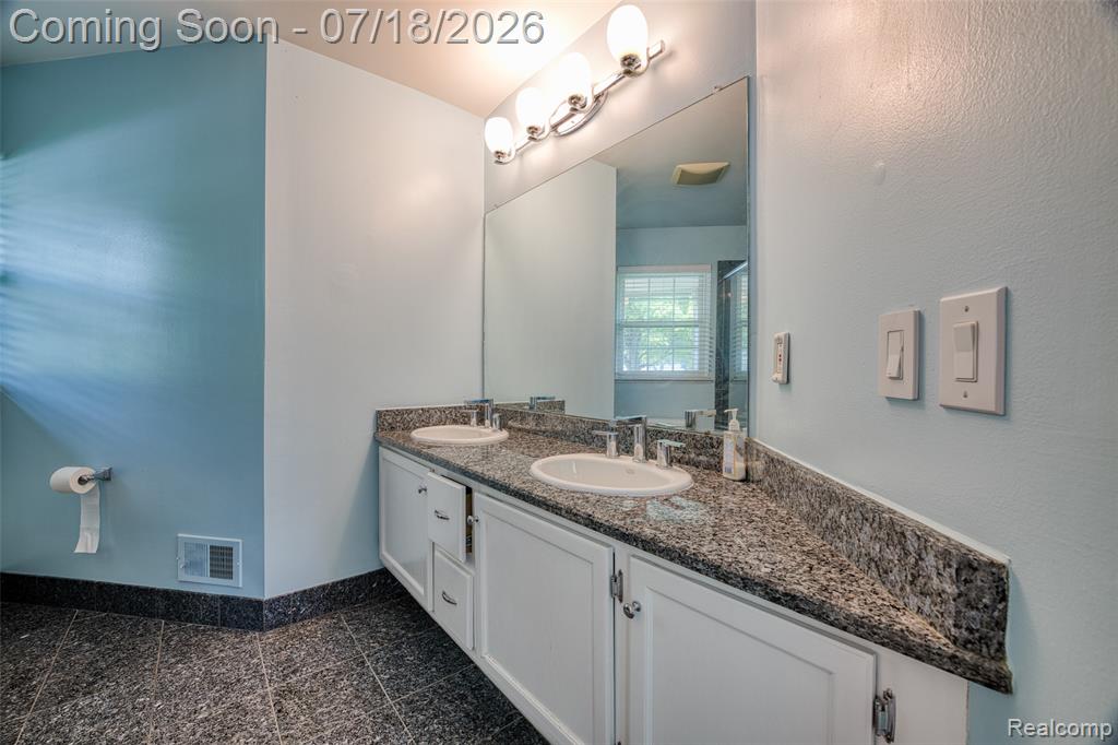 7482 Sheffield, West Bloomfield, MI — Photo 18
