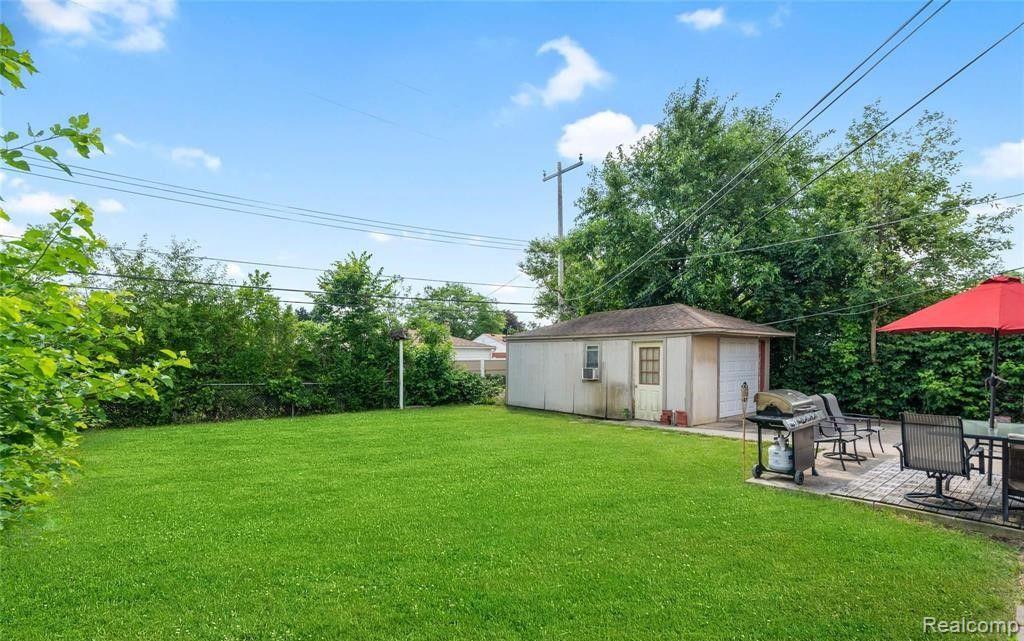 8484 BERWYN Street, Dearborn Heights, MI 48127 — Photo 22